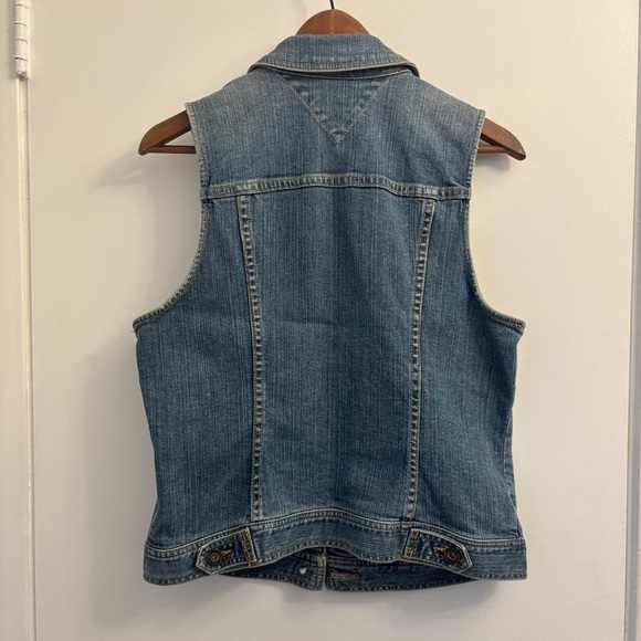 Tommy Hilfiger Distressed 90's Denim Vest Women's Size Medium 2 pocket Button - Picture 2 of 9